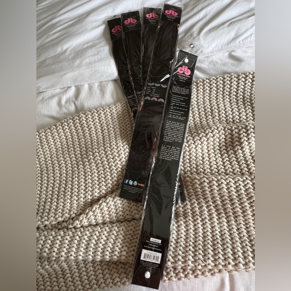 ❌SOLD❌ NWT Donna Bella 22” Straight Tape Ins Color 1B Darkest Brown/Jet Black - Picture 5 of 5